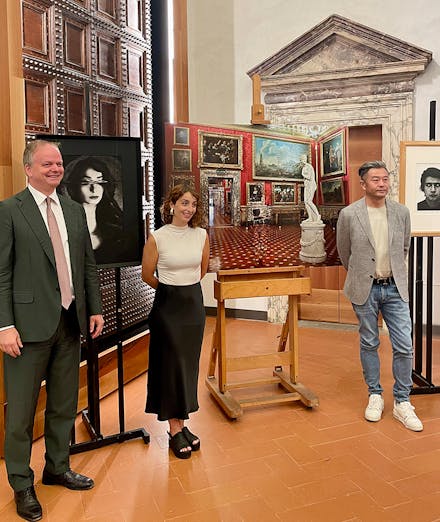 Direttore Schmidt, Ilaria Sagaria e Liu Bolin con gli autoritratti